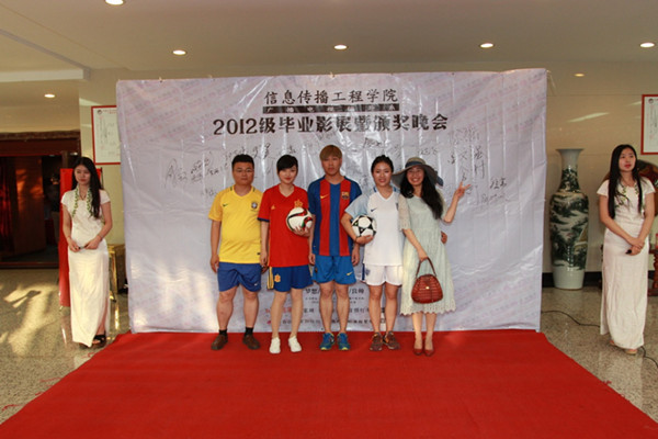 毕业影展3_副本.jpg 毕业影展3_副本.jpg